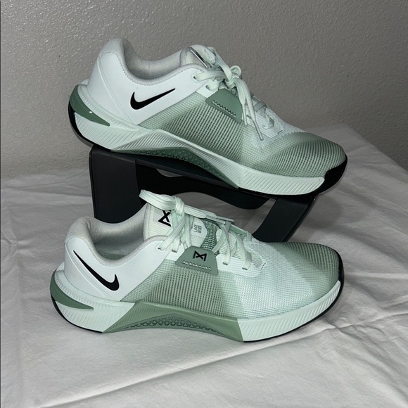 Nike METCON Shoes - Nike Women's Green and Black Athletic Shoes NWOB